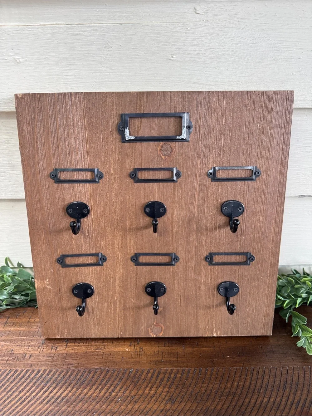 Rustic Brown Wooden Key Organizer Wall Rack with Black Hardware